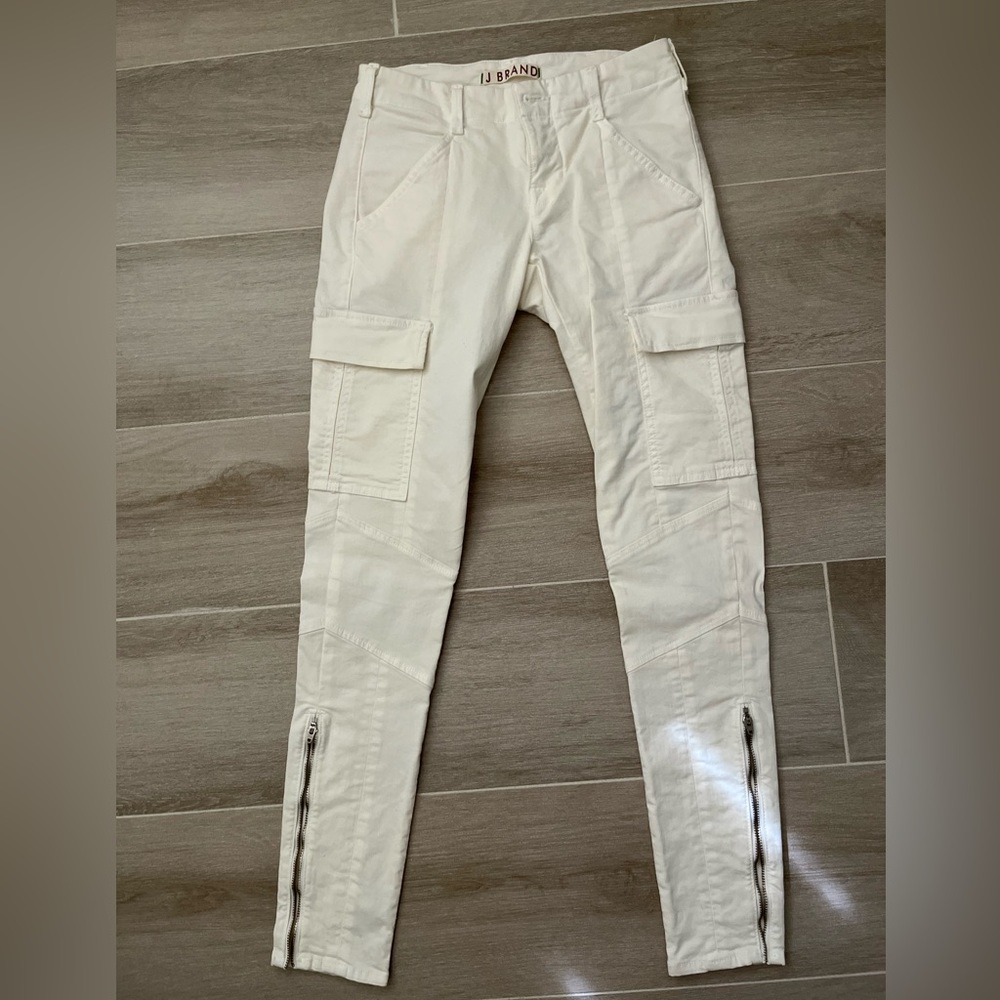 White zipper cargo jeans